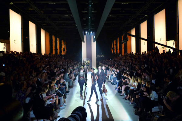 Gucci Catwalk Fashion Show Milan SS2011 | Team Peter Stigter, catwalk ...