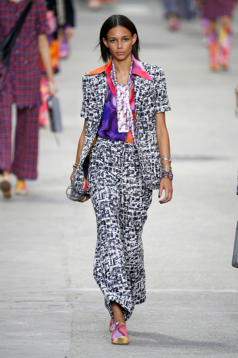  Chanel Catwalk  Fashion Show Paris Womenswear SS2022 Team 