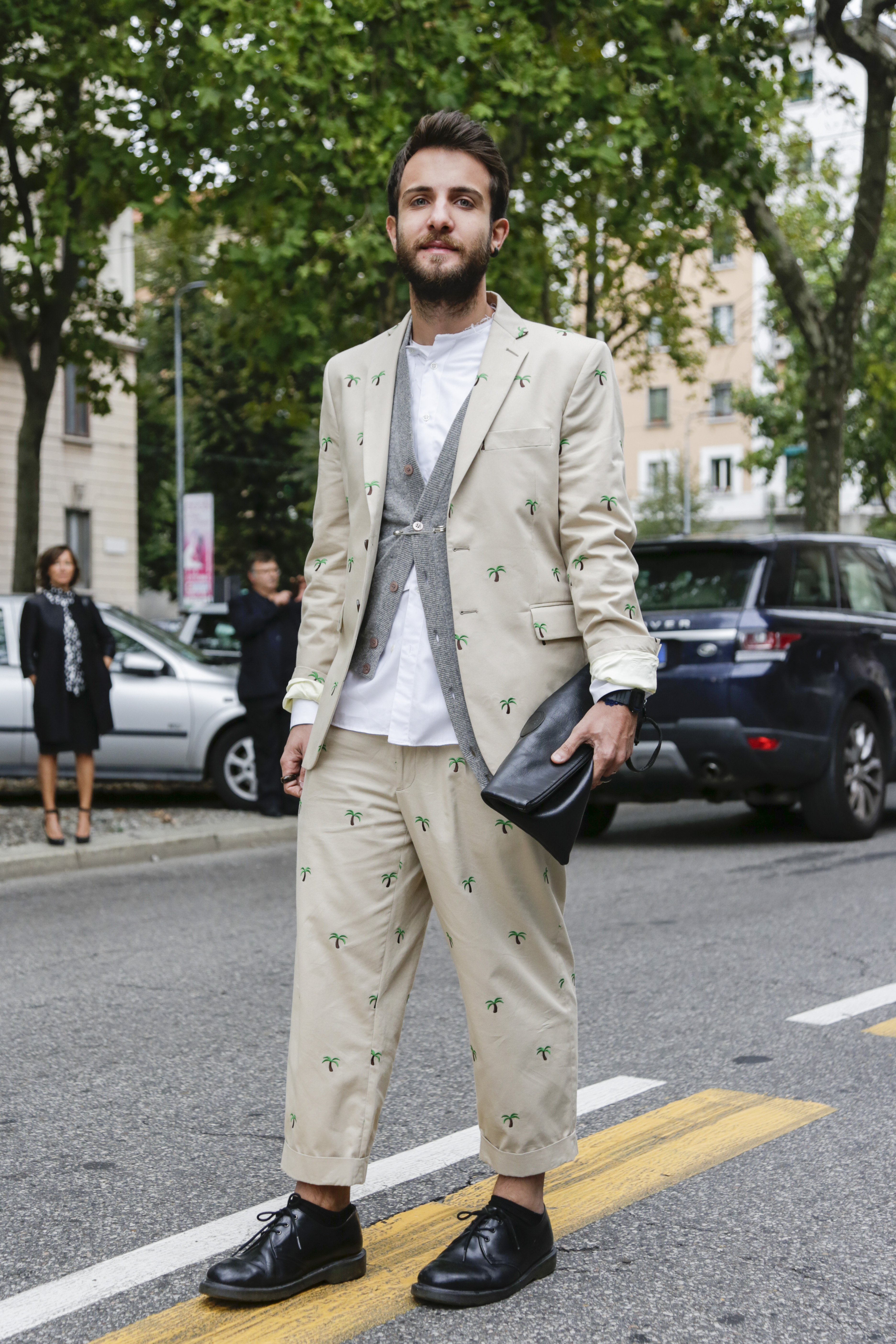 12 men in unconventional suits | Team Peter Stigter, catwalk show ...