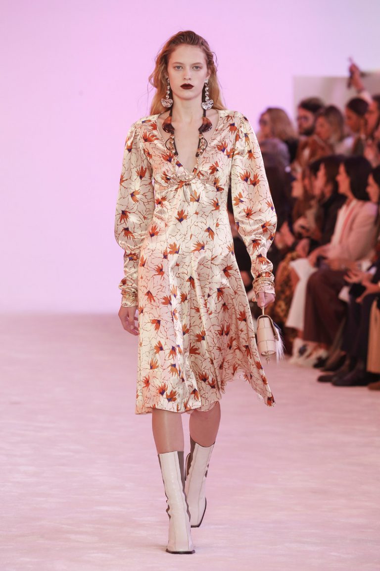 Chloé Catwalk Fashion Show Paris FW2019 : Team Peter Stigter, catwalk ...