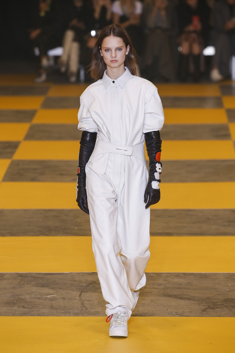 Off-White Catwalk Fashion Show Paris FW2019 | Team Peter Stigter ...